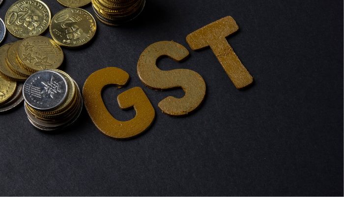 Lessor pays GST on commercial property rent.